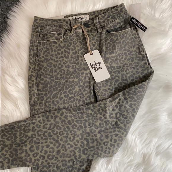 Indigo Rein
Juniors' Leopard-Print Cropped… - Picture 2 of 10